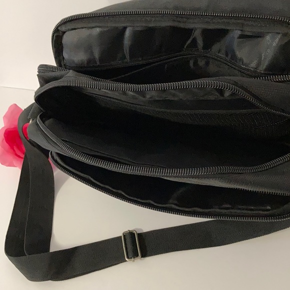 Samsonite [travel] bag. Comes with BONUS passport travel wallet! Unisex. - Picture 6 of 11